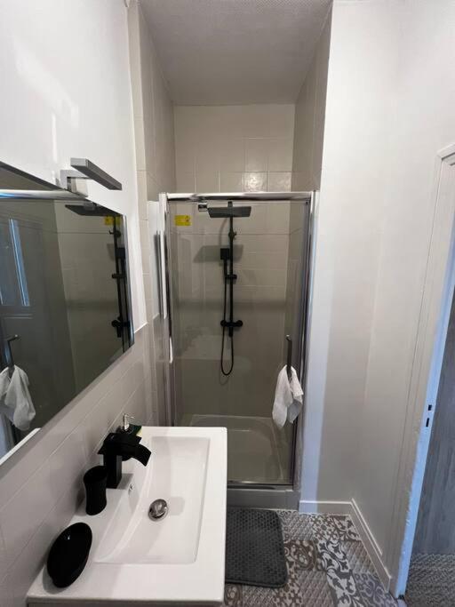 Appartement T2 Avec Terrasse Proche Cathedrale Bourges Exterior foto