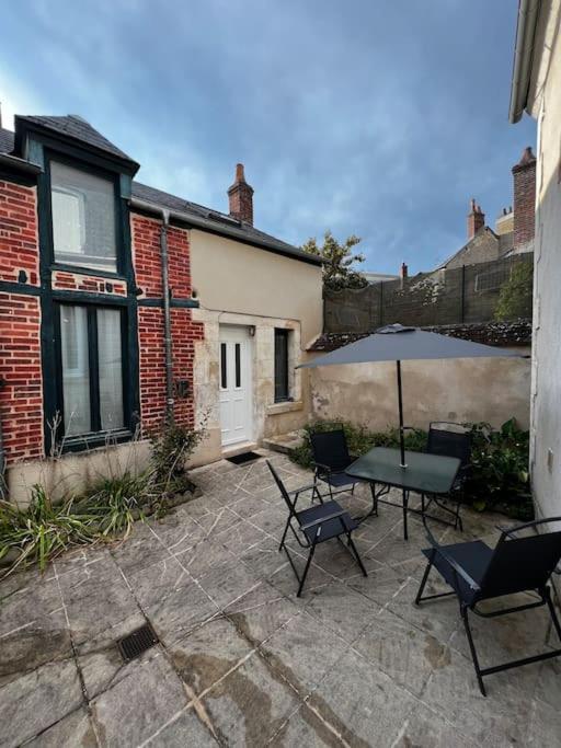 Appartement T2 Avec Terrasse Proche Cathedrale Bourges Exterior foto